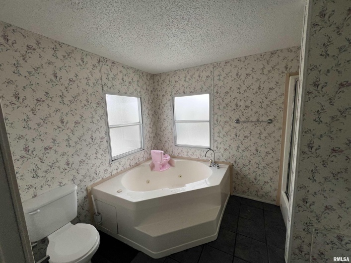 112 Old Marion Road, Goreville, Illinois 62939, 2 Bedrooms Bedrooms, 0 ,2 BathroomsBathrooms,Residential,For Sale,Old Marion,0,RMAEB460648