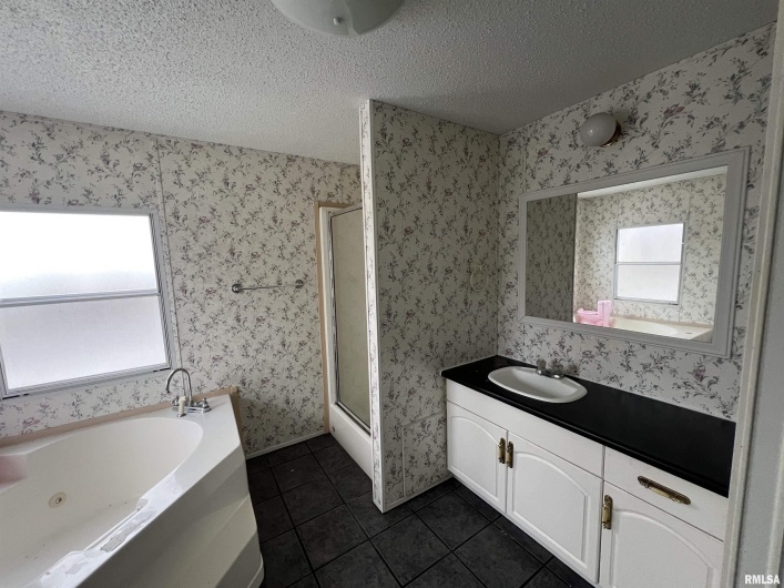 112 Old Marion Road, Goreville, Illinois 62939, 2 Bedrooms Bedrooms, 0 ,2 BathroomsBathrooms,Residential,For Sale,Old Marion,0,RMAEB460648