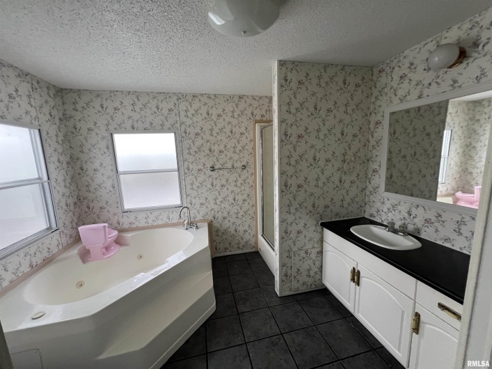 112 Old Marion Road, Goreville, Illinois 62939, 2 Bedrooms Bedrooms, 0 ,2 BathroomsBathrooms,Residential,For Sale,Old Marion,0,RMAEB460648