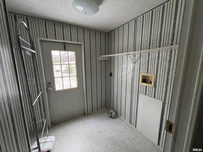 112 Old Marion Road, Goreville, Illinois 62939, 2 Bedrooms Bedrooms, 0 ,2 BathroomsBathrooms,Residential,For Sale,Old Marion,0,RMAEB460648