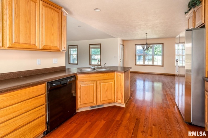 309 EVERGREEN Trail, Herrin, Illinois 62948, 3 Bedrooms Bedrooms, 0 ,2 BathroomsBathrooms,Residential,For Sale,EVERGREEN,0,RMAEB460655