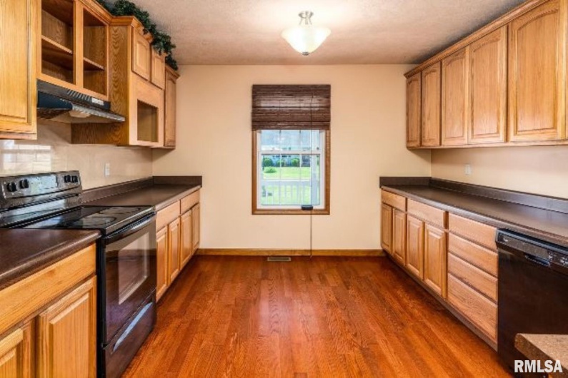 309 EVERGREEN Trail, Herrin, Illinois 62948, 3 Bedrooms Bedrooms, 0 ,2 BathroomsBathrooms,Residential,For Sale,EVERGREEN,0,RMAEB460655