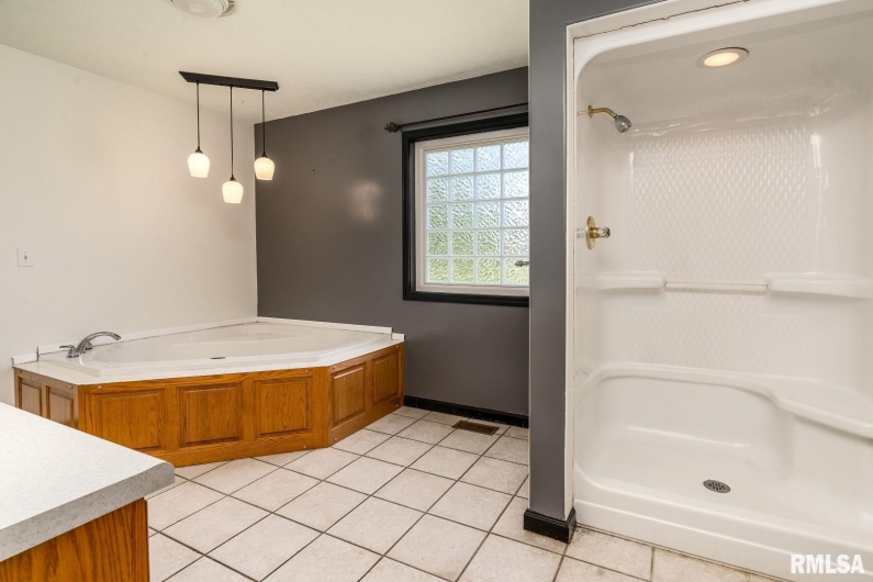 309 EVERGREEN Trail, Herrin, Illinois 62948, 3 Bedrooms Bedrooms, 0 ,2 BathroomsBathrooms,Residential,For Sale,EVERGREEN,0,RMAEB460655