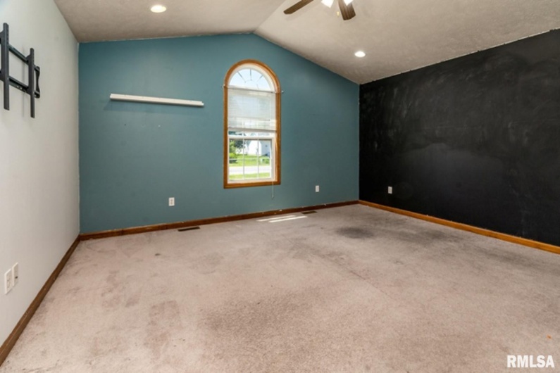 309 EVERGREEN Trail, Herrin, Illinois 62948, 3 Bedrooms Bedrooms, 0 ,2 BathroomsBathrooms,Residential,For Sale,EVERGREEN,0,RMAEB460655