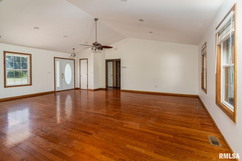 309 EVERGREEN Trail, Herrin, Illinois 62948, 3 Bedrooms Bedrooms, 0 ,2 BathroomsBathrooms,Residential,For Sale,EVERGREEN,0,RMAEB460655