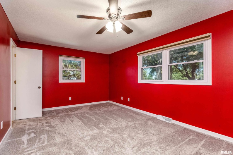 4799 Route 37 Route, Marion, Illinois 62959, 3 Bedrooms Bedrooms, 0 ,2 BathroomsBathrooms,Residential,For Sale,Route 37,0,RMAEB459721