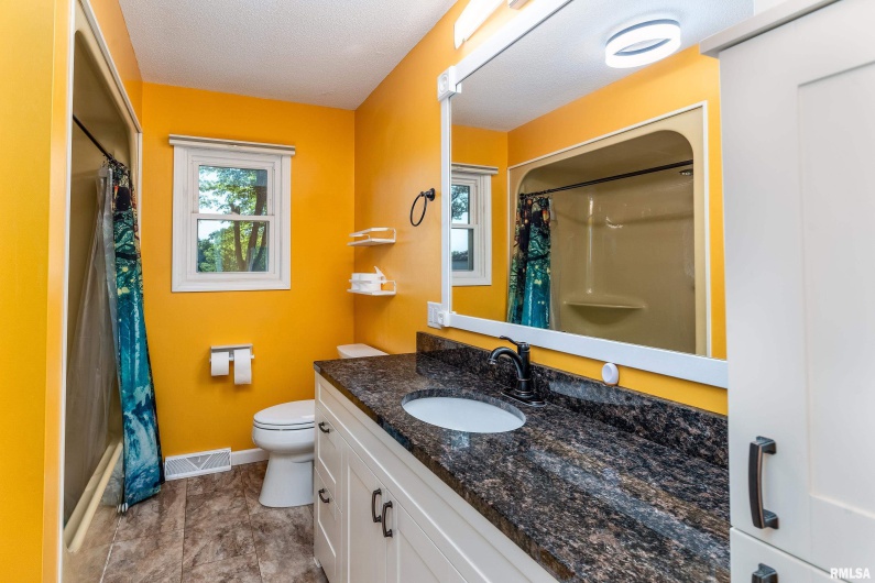 4799 Route 37 Route, Marion, Illinois 62959, 3 Bedrooms Bedrooms, 0 ,2 BathroomsBathrooms,Residential,For Sale,Route 37,0,RMAEB459721