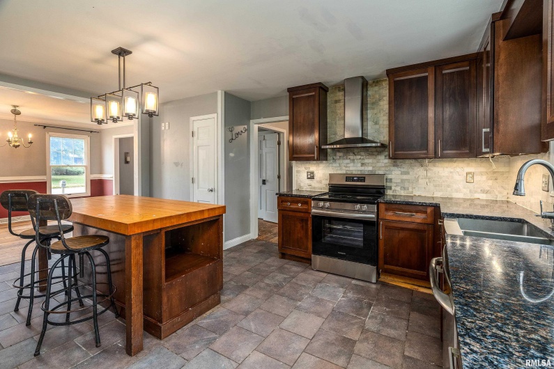 3000 KENT Street, Carbondale, Illinois 62901, 5 Bedrooms Bedrooms, 0 ,3 BathroomsBathrooms,Residential,For Sale,KENT,0,RMAEB459866