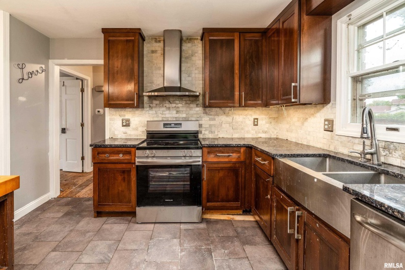 3000 KENT Street, Carbondale, Illinois 62901, 5 Bedrooms Bedrooms, 0 ,3 BathroomsBathrooms,Residential,For Sale,KENT,0,RMAEB459866