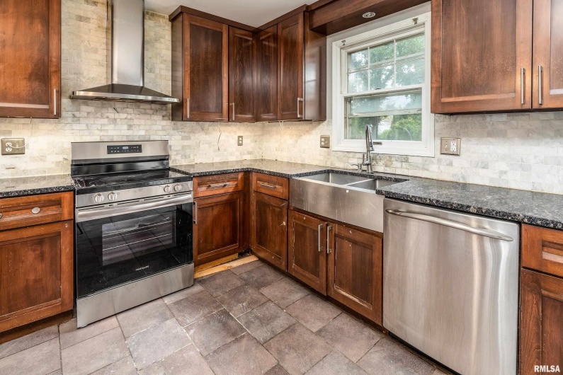 3000 KENT Street, Carbondale, Illinois 62901, 5 Bedrooms Bedrooms, 0 ,3 BathroomsBathrooms,Residential,For Sale,KENT,0,RMAEB459866