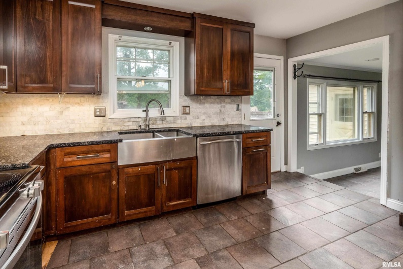 3000 KENT Street, Carbondale, Illinois 62901, 5 Bedrooms Bedrooms, 0 ,3 BathroomsBathrooms,Residential,For Sale,KENT,0,RMAEB459866