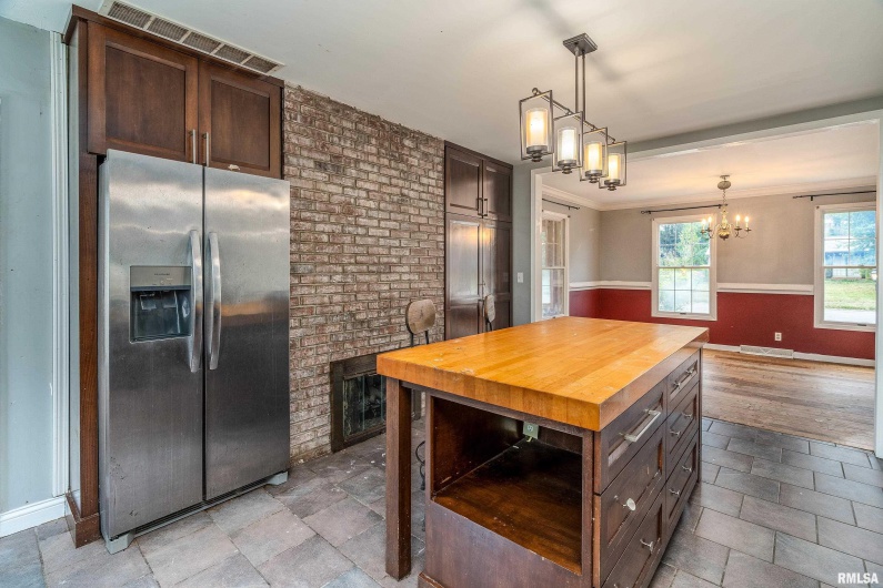 3000 KENT Street, Carbondale, Illinois 62901, 5 Bedrooms Bedrooms, 0 ,3 BathroomsBathrooms,Residential,For Sale,KENT,0,RMAEB459866