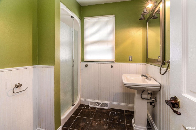 3000 KENT Street, Carbondale, Illinois 62901, 5 Bedrooms Bedrooms, 0 ,3 BathroomsBathrooms,Residential,For Sale,KENT,0,RMAEB459866