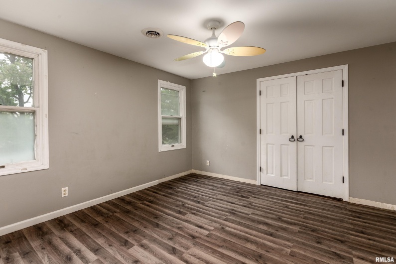 3000 KENT Street, Carbondale, Illinois 62901, 5 Bedrooms Bedrooms, 0 ,3 BathroomsBathrooms,Residential,For Sale,KENT,0,RMAEB459866