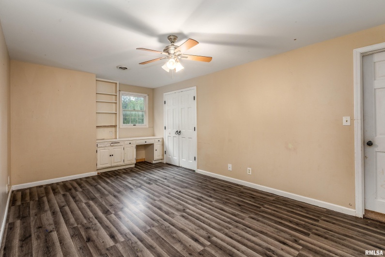 3000 KENT Street, Carbondale, Illinois 62901, 5 Bedrooms Bedrooms, 0 ,3 BathroomsBathrooms,Residential,For Sale,KENT,0,RMAEB459866