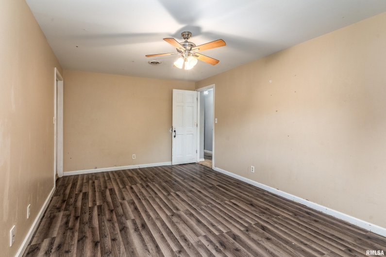 3000 KENT Street, Carbondale, Illinois 62901, 5 Bedrooms Bedrooms, 0 ,3 BathroomsBathrooms,Residential,For Sale,KENT,0,RMAEB459866