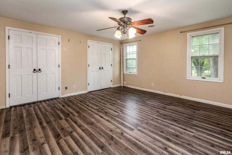 3000 KENT Street, Carbondale, Illinois 62901, 5 Bedrooms Bedrooms, 0 ,3 BathroomsBathrooms,Residential,For Sale,KENT,0,RMAEB459866