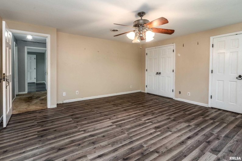 3000 KENT Street, Carbondale, Illinois 62901, 5 Bedrooms Bedrooms, 0 ,3 BathroomsBathrooms,Residential,For Sale,KENT,0,RMAEB459866