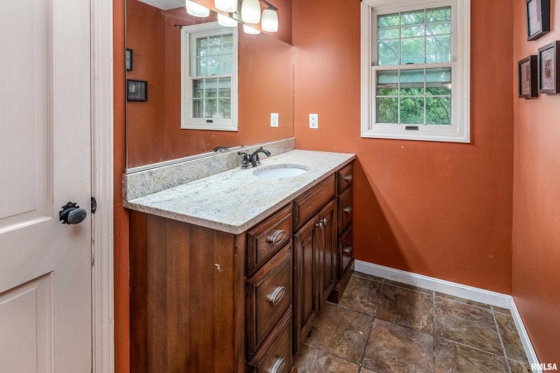 3000 KENT Street, Carbondale, Illinois 62901, 5 Bedrooms Bedrooms, 0 ,3 BathroomsBathrooms,Residential,For Sale,KENT,0,RMAEB459866