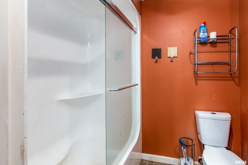 3000 KENT Street, Carbondale, Illinois 62901, 5 Bedrooms Bedrooms, 0 ,3 BathroomsBathrooms,Residential,For Sale,KENT,0,RMAEB459866