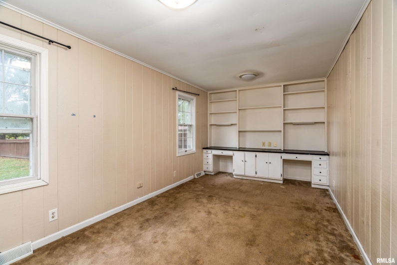 3000 KENT Street, Carbondale, Illinois 62901, 5 Bedrooms Bedrooms, 0 ,3 BathroomsBathrooms,Residential,For Sale,KENT,0,RMAEB459866