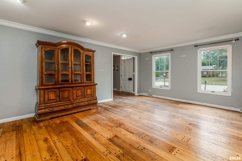 3000 KENT Street, Carbondale, Illinois 62901, 5 Bedrooms Bedrooms, 0 ,3 BathroomsBathrooms,Residential,For Sale,KENT,0,RMAEB459866