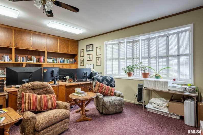 105 Woodlake Lane, Eldorado, Illinois 62930, 3 Bedrooms Bedrooms, 0 ,2 BathroomsBathrooms,Residential,For Sale,Woodlake,0,RMAEB460662