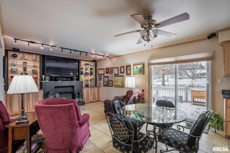 105 Woodlake Lane, Eldorado, Illinois 62930, 3 Bedrooms Bedrooms, 0 ,2 BathroomsBathrooms,Residential,For Sale,Woodlake,0,RMAEB460662