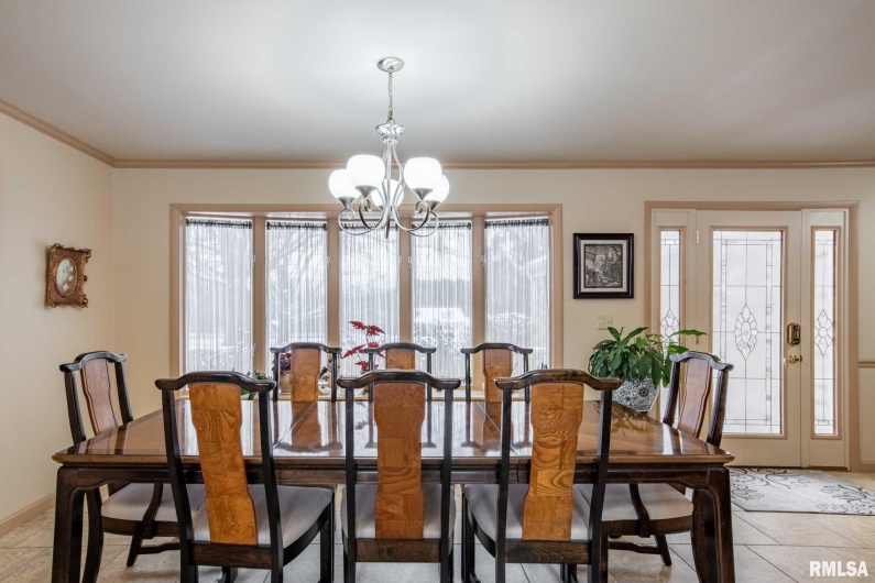 105 Woodlake Lane, Eldorado, Illinois 62930, 3 Bedrooms Bedrooms, 0 ,2 BathroomsBathrooms,Residential,For Sale,Woodlake,0,RMAEB460662