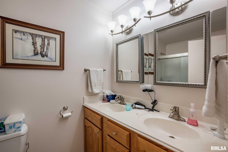 105 Woodlake Lane, Eldorado, Illinois 62930, 3 Bedrooms Bedrooms, 0 ,2 BathroomsBathrooms,Residential,For Sale,Woodlake,0,RMAEB460662