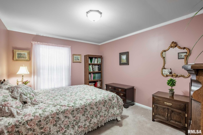 105 Woodlake Lane, Eldorado, Illinois 62930, 3 Bedrooms Bedrooms, 0 ,2 BathroomsBathrooms,Residential,For Sale,Woodlake,0,RMAEB460662