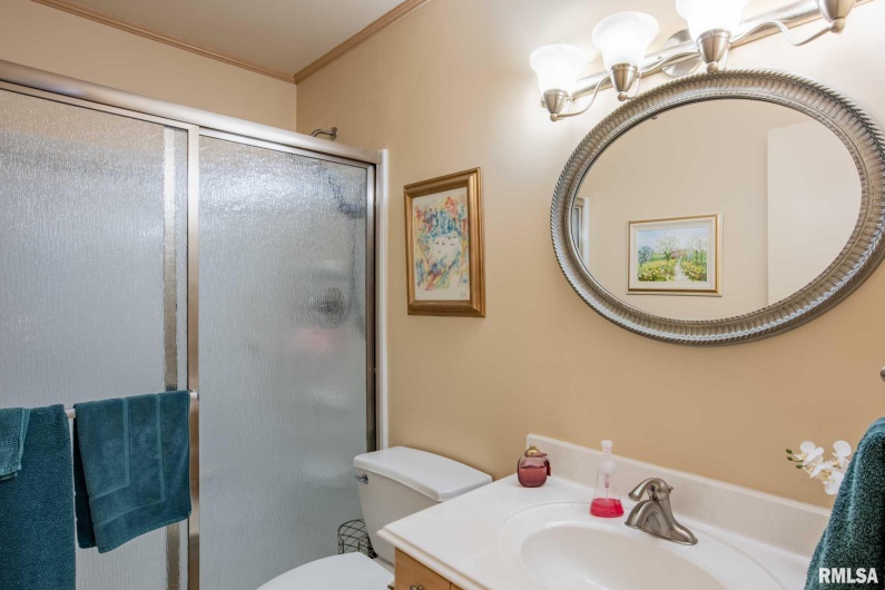 105 Woodlake Lane, Eldorado, Illinois 62930, 3 Bedrooms Bedrooms, 0 ,2 BathroomsBathrooms,Residential,For Sale,Woodlake,0,RMAEB460662