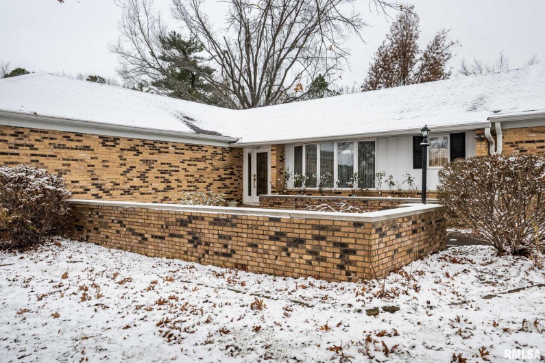 105 Woodlake Lane, Eldorado, Illinois 62930, 3 Bedrooms Bedrooms, 0 ,2 BathroomsBathrooms,Residential,For Sale,Woodlake,0,RMAEB460662