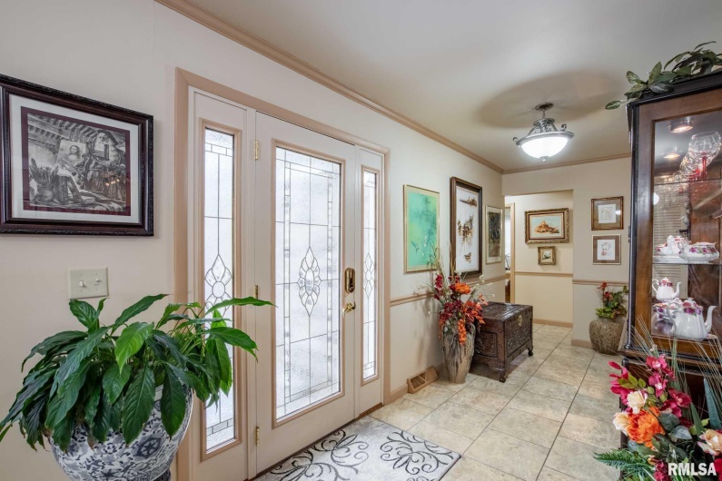 105 Woodlake Lane, Eldorado, Illinois 62930, 3 Bedrooms Bedrooms, 0 ,2 BathroomsBathrooms,Residential,For Sale,Woodlake,0,RMAEB460662