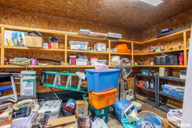 105 Woodlake Lane, Eldorado, Illinois 62930, 3 Bedrooms Bedrooms, 0 ,2 BathroomsBathrooms,Residential,For Sale,Woodlake,0,RMAEB460662