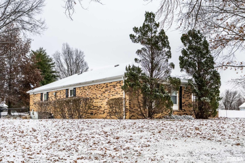 105 Woodlake Lane, Eldorado, Illinois 62930, 3 Bedrooms Bedrooms, 0 ,2 BathroomsBathrooms,Residential,For Sale,Woodlake,0,RMAEB460662