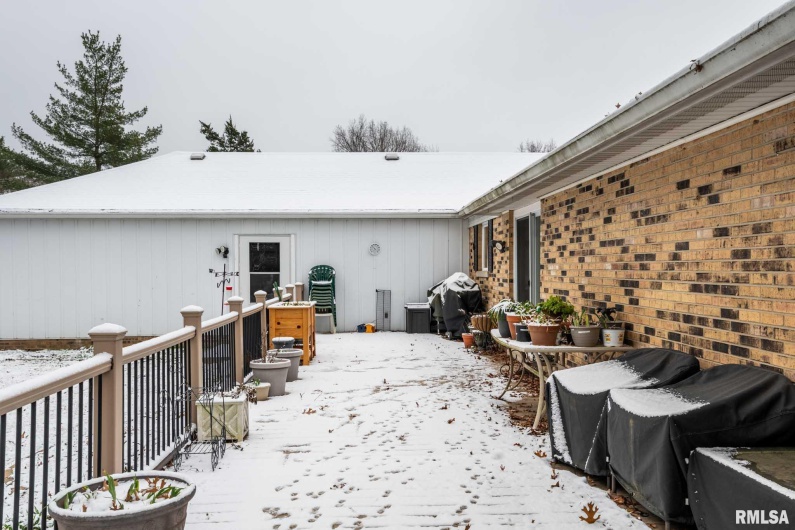 105 Woodlake Lane, Eldorado, Illinois 62930, 3 Bedrooms Bedrooms, 0 ,2 BathroomsBathrooms,Residential,For Sale,Woodlake,0,RMAEB460662