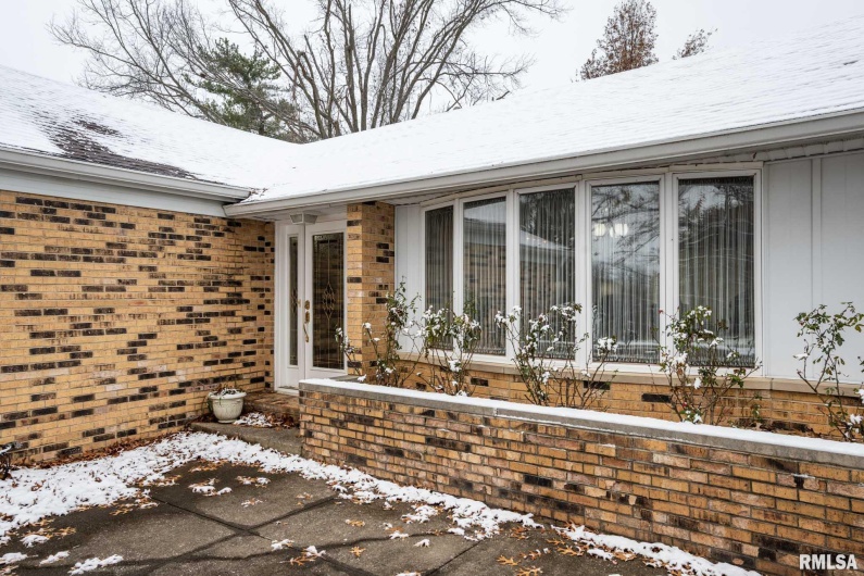 105 Woodlake Lane, Eldorado, Illinois 62930, 3 Bedrooms Bedrooms, 0 ,2 BathroomsBathrooms,Residential,For Sale,Woodlake,0,RMAEB460662