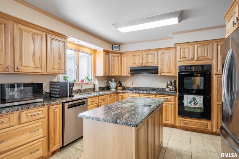 105 Woodlake Lane, Eldorado, Illinois 62930, 3 Bedrooms Bedrooms, 0 ,2 BathroomsBathrooms,Residential,For Sale,Woodlake,0,RMAEB460662