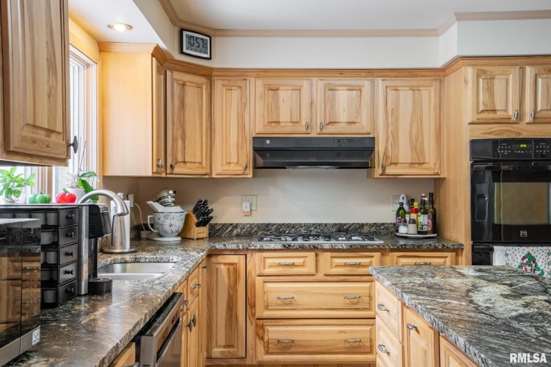 105 Woodlake Lane, Eldorado, Illinois 62930, 3 Bedrooms Bedrooms, 0 ,2 BathroomsBathrooms,Residential,For Sale,Woodlake,0,RMAEB460662