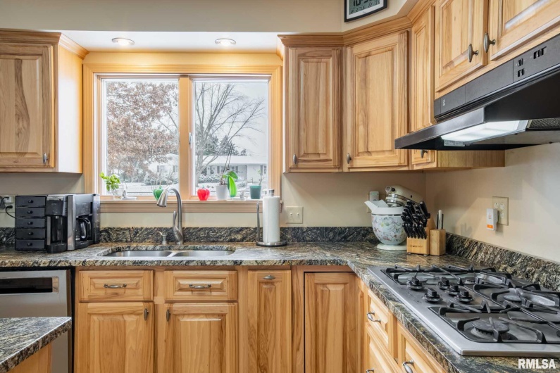 105 Woodlake Lane, Eldorado, Illinois 62930, 3 Bedrooms Bedrooms, 0 ,2 BathroomsBathrooms,Residential,For Sale,Woodlake,0,RMAEB460662