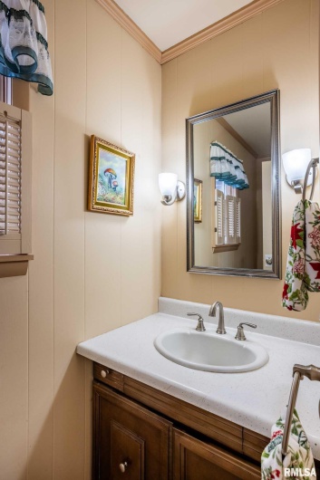 105 Woodlake Lane, Eldorado, Illinois 62930, 3 Bedrooms Bedrooms, 0 ,2 BathroomsBathrooms,Residential,For Sale,Woodlake,0,RMAEB460662