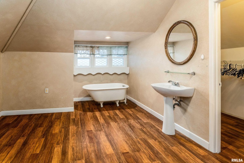 1918 KENNEDY Street, Murphysboro, Illinois 62966, 3 Bedrooms Bedrooms, 0 ,2 BathroomsBathrooms,Residential,For Sale,KENNEDY,0,RMAQC4269845