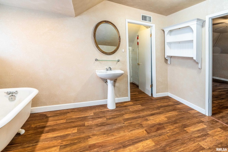 1918 KENNEDY Street, Murphysboro, Illinois 62966, 3 Bedrooms Bedrooms, 0 ,2 BathroomsBathrooms,Residential,For Sale,KENNEDY,0,RMAQC4269845