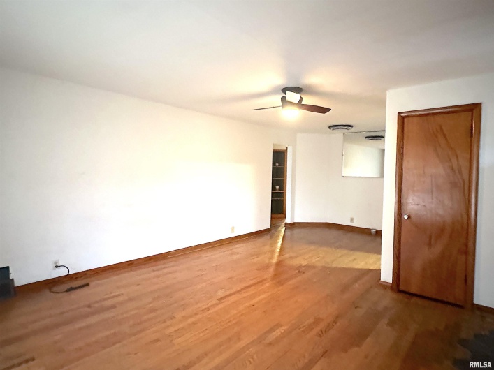 1206 Chautauqua Street, Carbondale, Illinois 62901, 3 Bedrooms Bedrooms, 0 ,2 BathroomsBathrooms,Residential,For Sale,Chautauqua,0,RMAEB460671