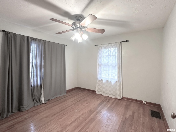 1206 Chautauqua Street, Carbondale, Illinois 62901, 3 Bedrooms Bedrooms, 0 ,2 BathroomsBathrooms,Residential,For Sale,Chautauqua,0,RMAEB460671