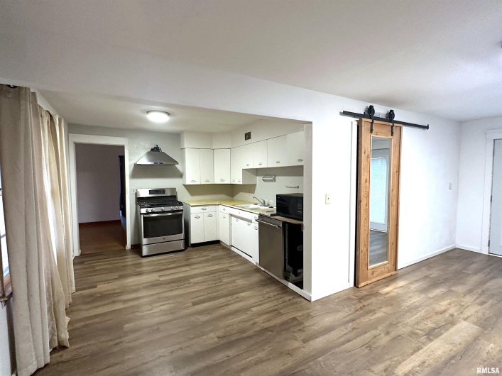 1206 Chautauqua Street, Carbondale, Illinois 62901, 3 Bedrooms Bedrooms, 0 ,2 BathroomsBathrooms,Residential,For Sale,Chautauqua,0,RMAEB460671