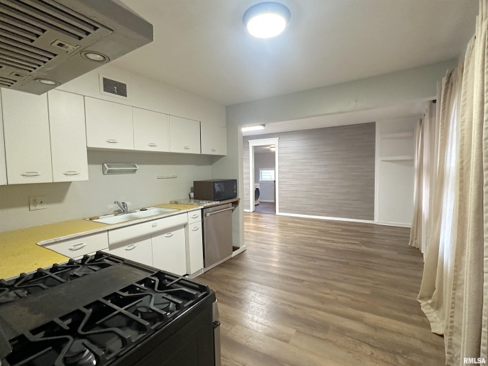 1206 Chautauqua Street, Carbondale, Illinois 62901, 3 Bedrooms Bedrooms, 0 ,2 BathroomsBathrooms,Residential,For Sale,Chautauqua,0,RMAEB460671