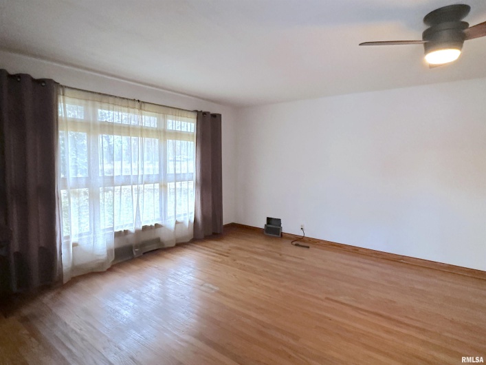 1206 Chautauqua Street, Carbondale, Illinois 62901, 3 Bedrooms Bedrooms, 0 ,2 BathroomsBathrooms,Residential,For Sale,Chautauqua,0,RMAEB460671