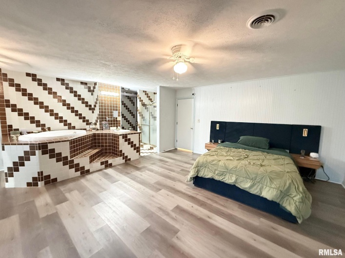 2 PINEWOOD Drive, Carbondale, Illinois 62901, 3 Bedrooms Bedrooms, 0 ,2 BathroomsBathrooms,Residential,For Sale,PINEWOOD,0,RMAQC4269880